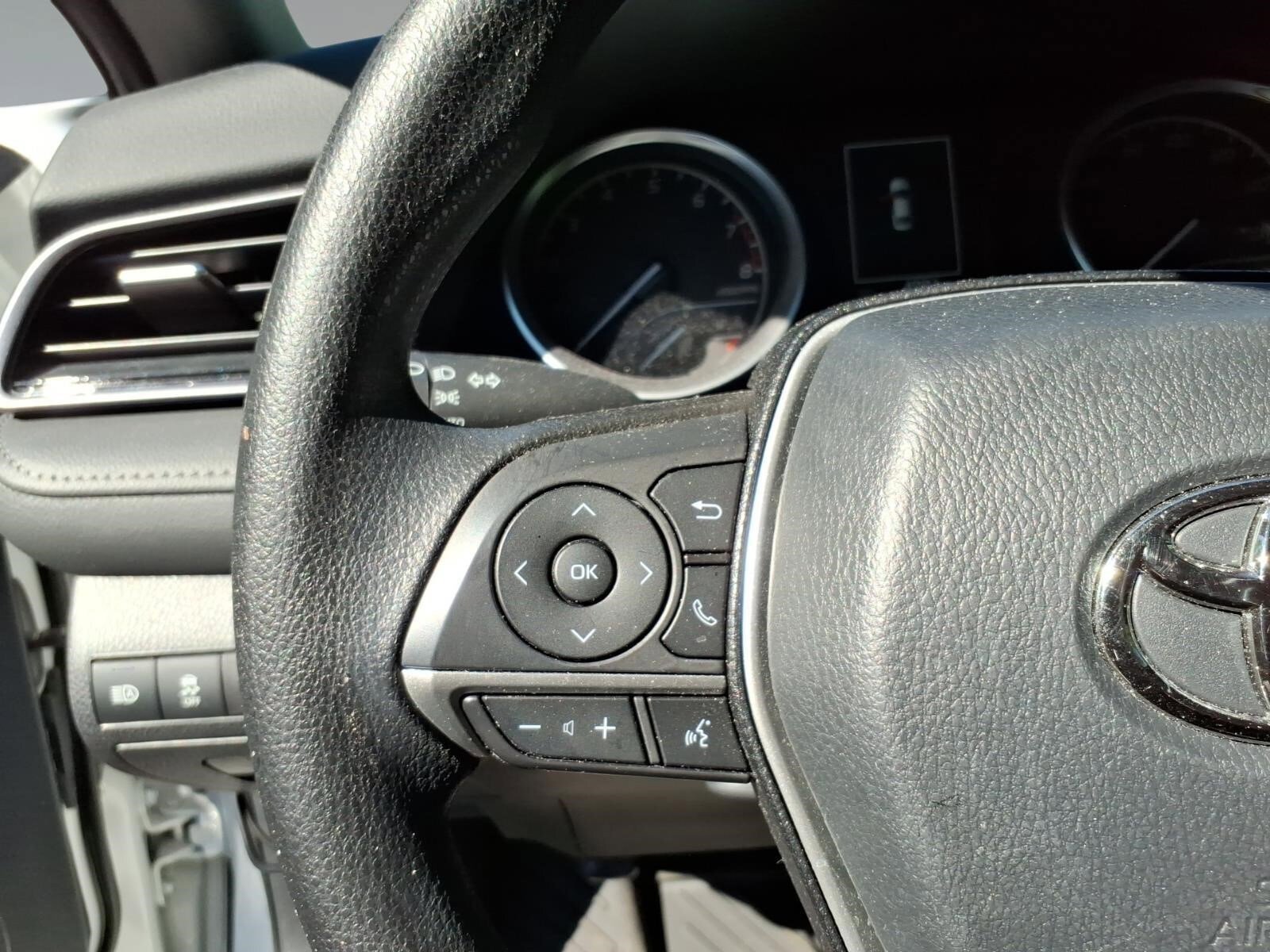 Used 2024 Toyota Camry LE FWD image 12