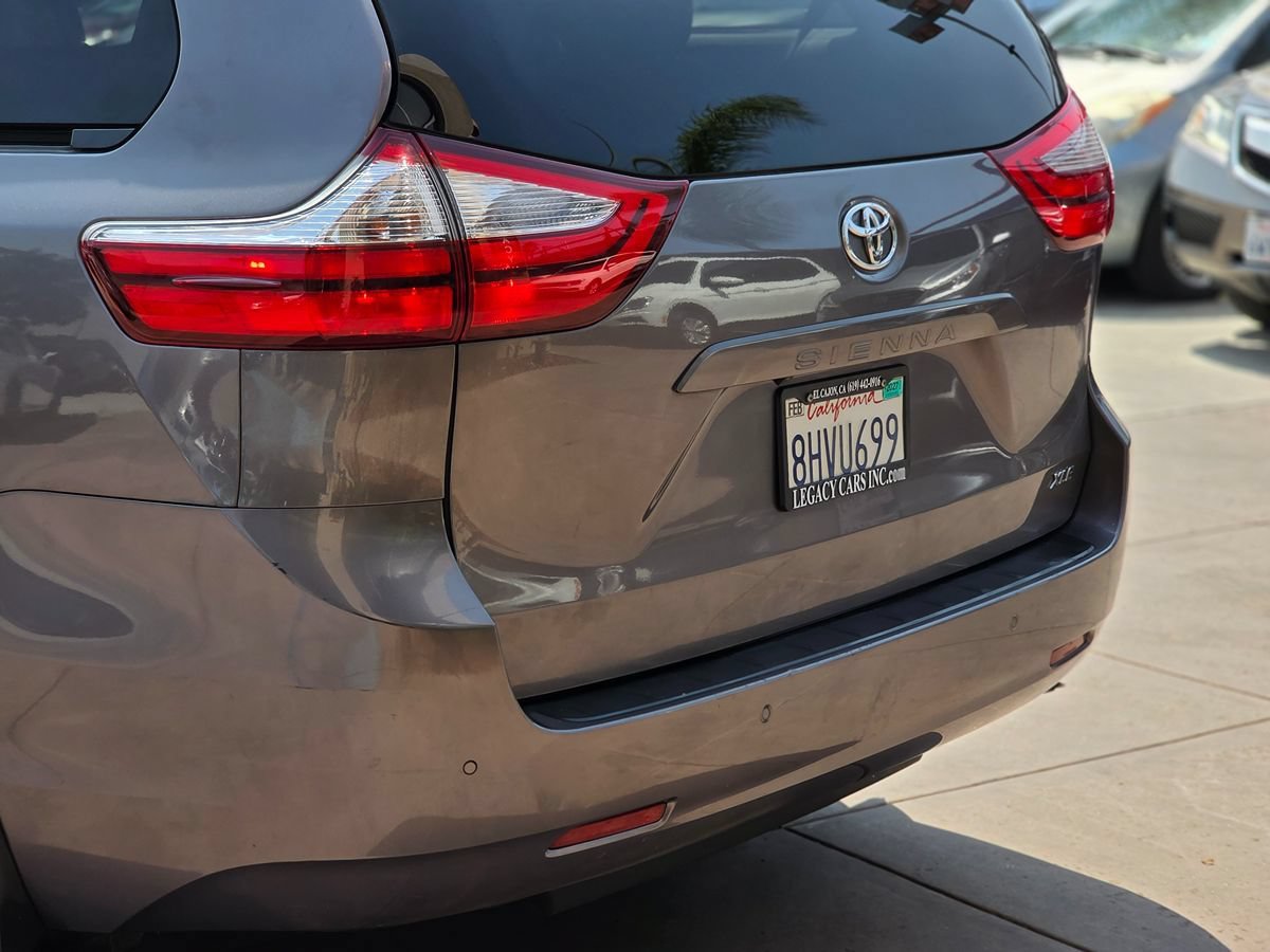 Used 2019 Toyota Sienna XLE w/ XLE Navigation Package FWD image 10