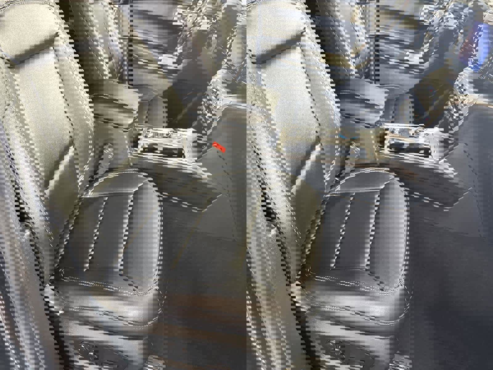 Used 2022 Ford Explorer XLT w/ Equipment Group 202A image 15