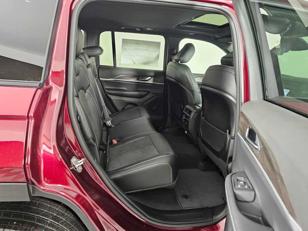 New 2026 Jeep Grand Cherokee Altitude image 35