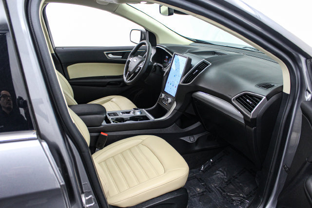 Used 2021 Ford Edge SEL w/ Cargo Accessory Package AWD/4WD image 16