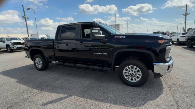 Used 2025 Chevrolet Silverado 2500 LT w/ Convenience Package AWD/4WD image 2