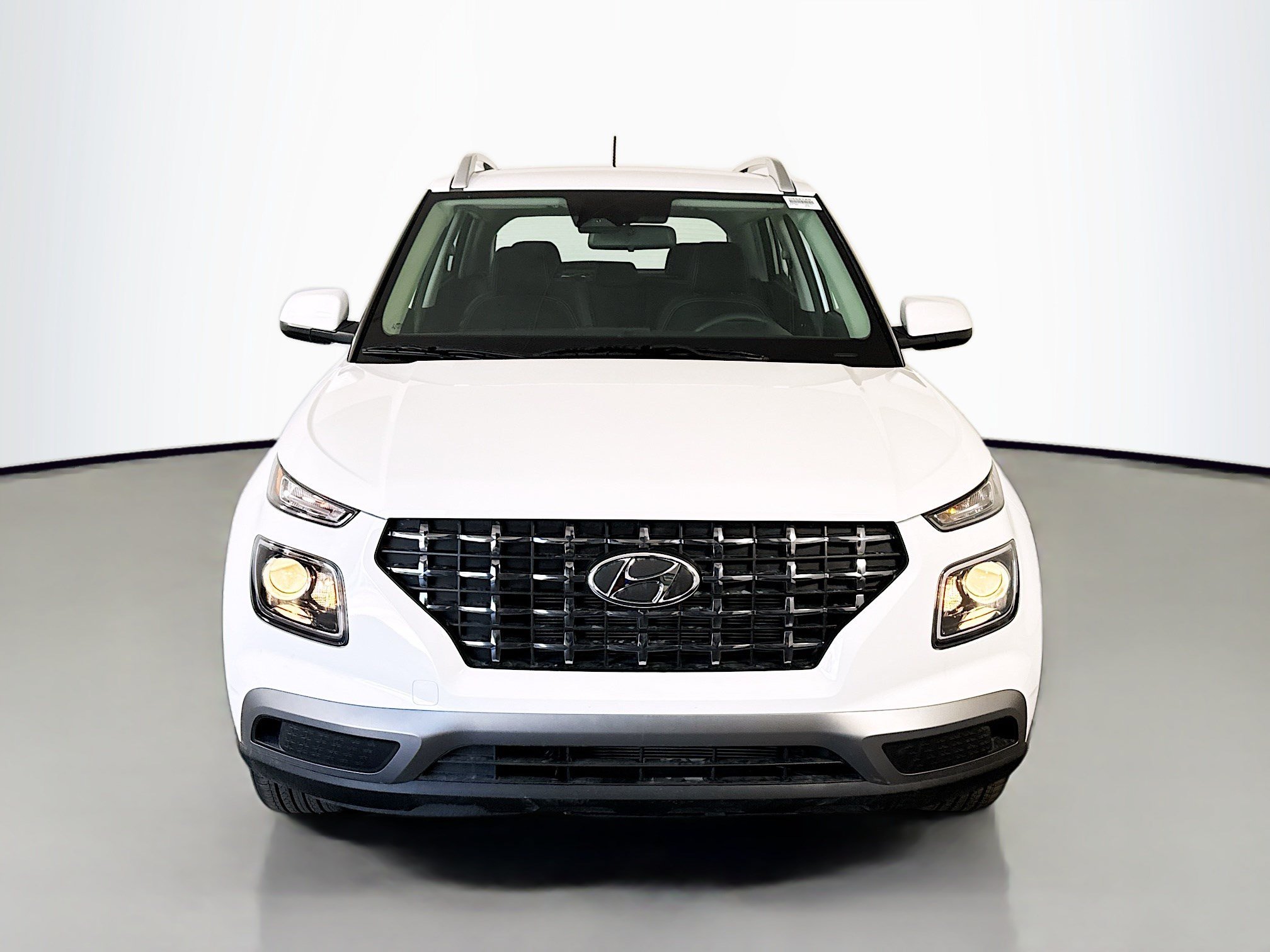 Used 2026 Hyundai Venue SEL FWD image 2