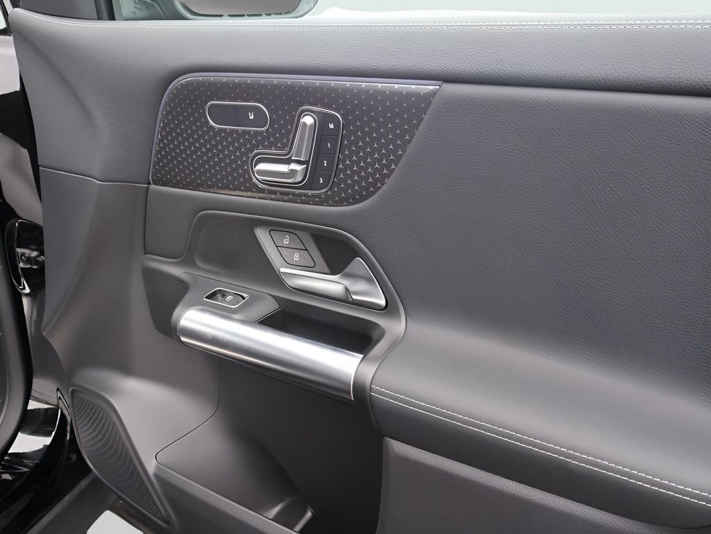 Certified 2025 Mercedes-Benz GLA 250 4MATIC image 13