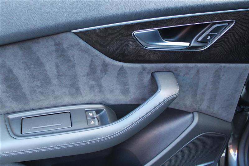 Used 2020 Audi Q8 Prestige w/ Prestige Package image 28