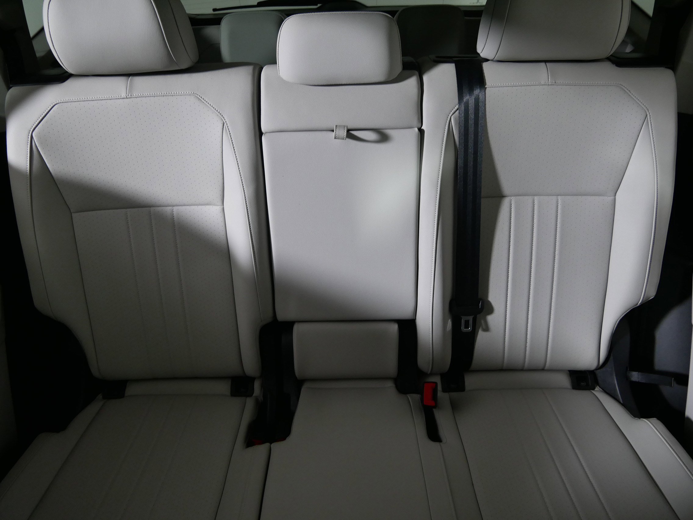 Used 2023 Volkswagen Tiguan SE w/ Panoramic Sunroof Package image 13