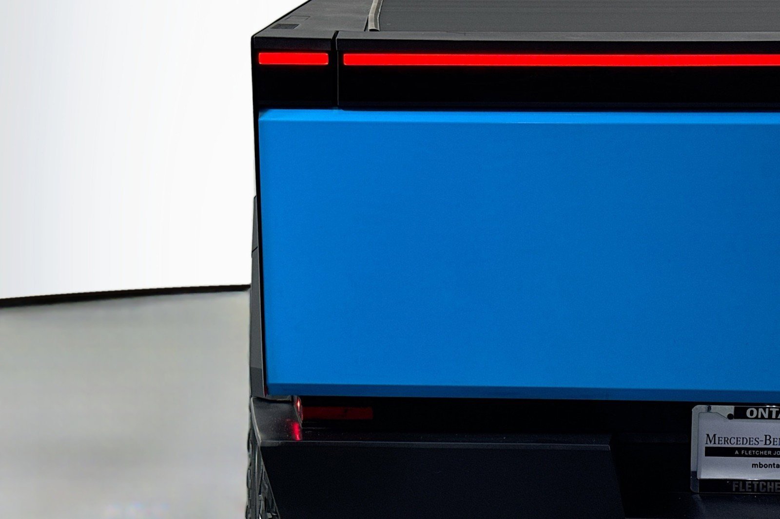 Used 2024 Tesla Cybertruck AWD Crew Cab image 15