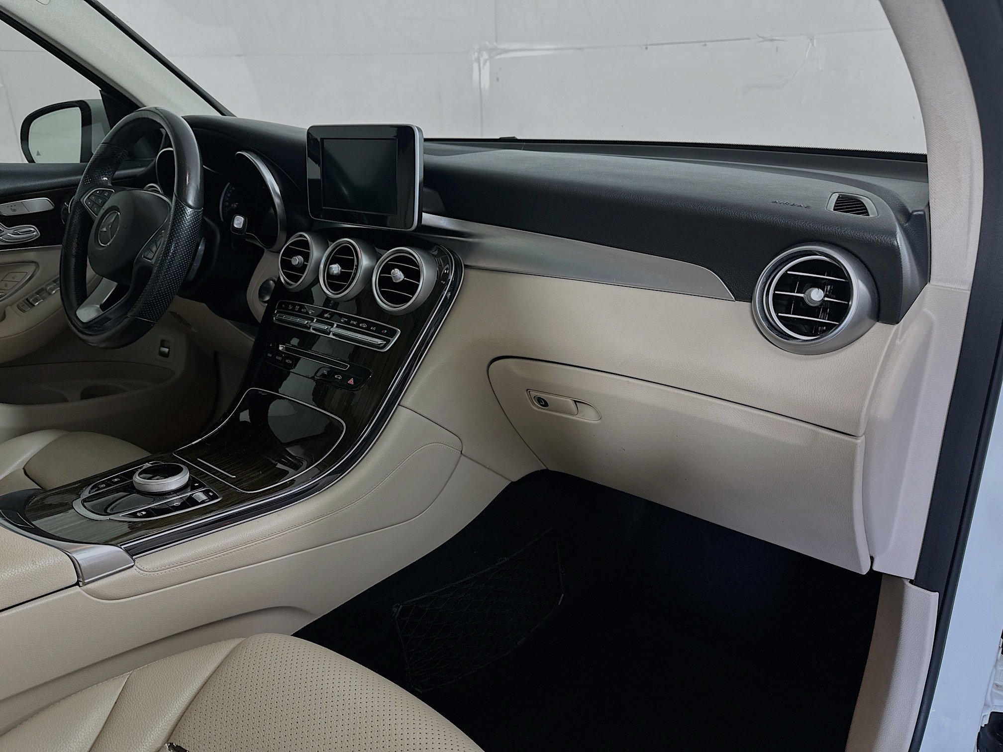 Certified 2018 Mercedes-Benz GLC 300 4MATIC image 27