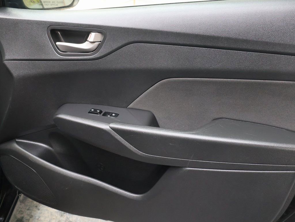 Used 2021 Hyundai Accent SE image 12