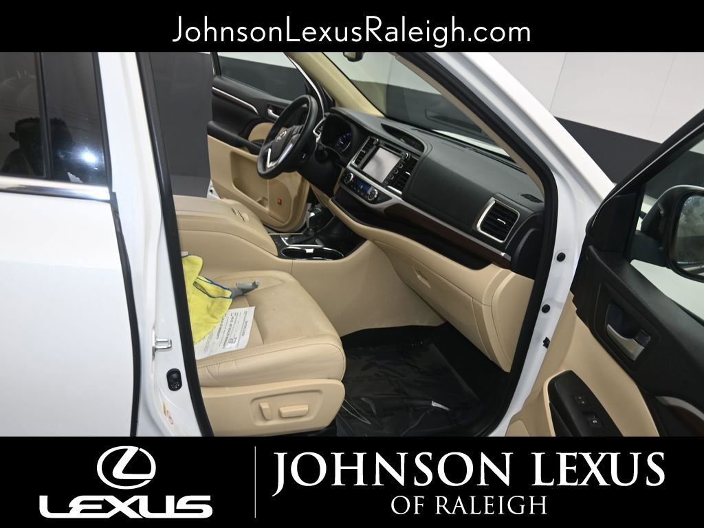 Used 2016 Toyota Highlander Limited image 12