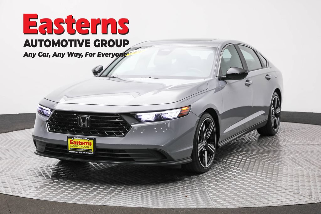 Used 2025 Honda Accord Sport image 1