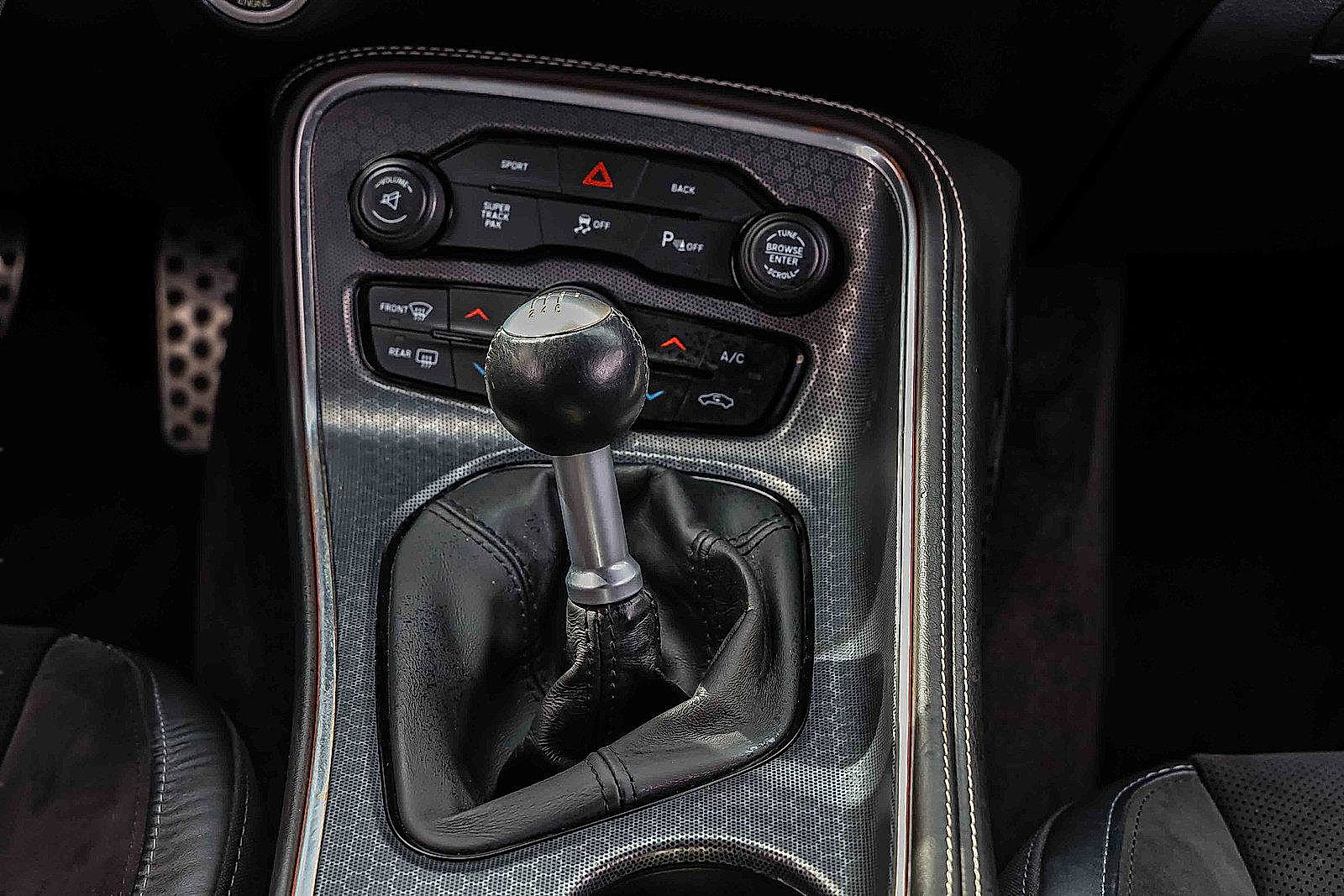 Used 2016 Dodge Challenger R/T Scat Pack w/ Leather Interior Group image 14