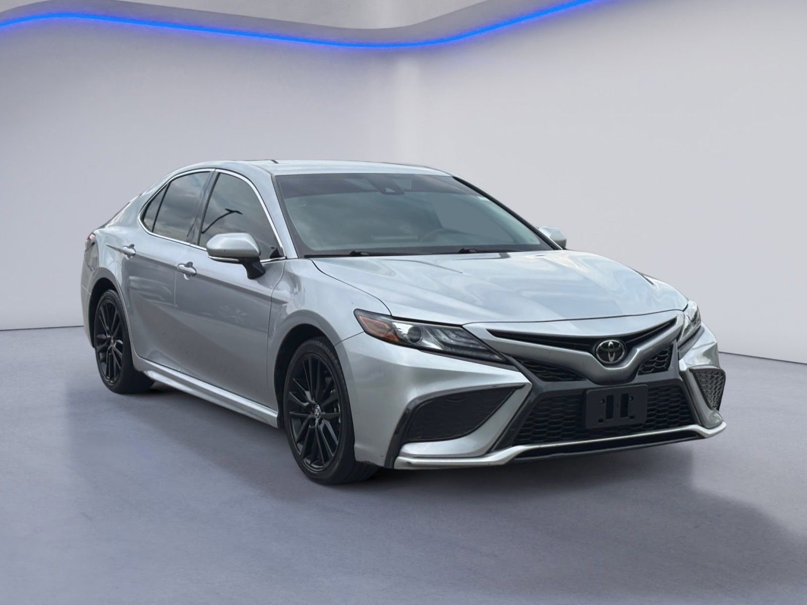 Used 2023 Toyota Camry XSE FWD image 5