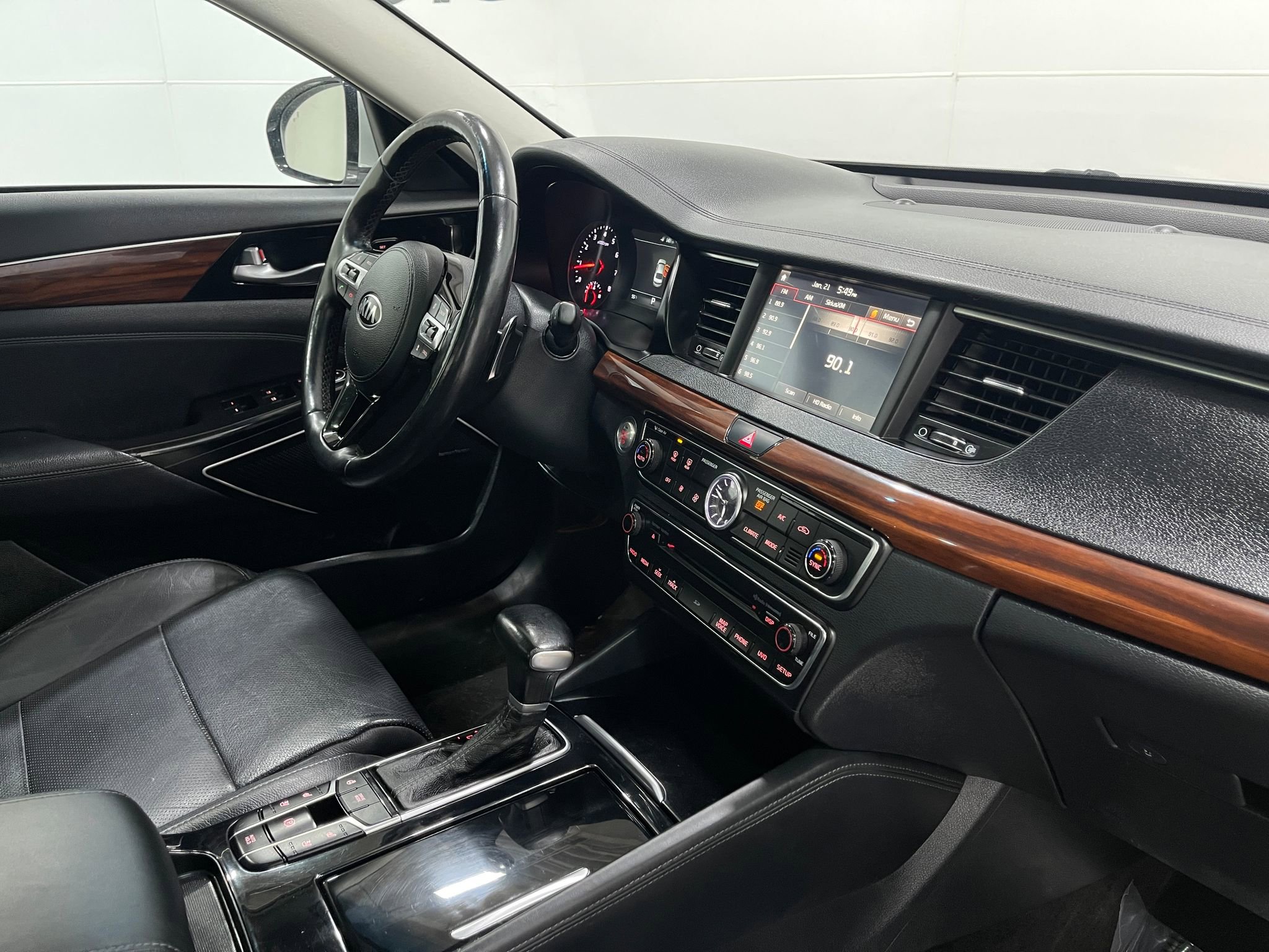 Used 2018 Kia Cadenza Technology image 22