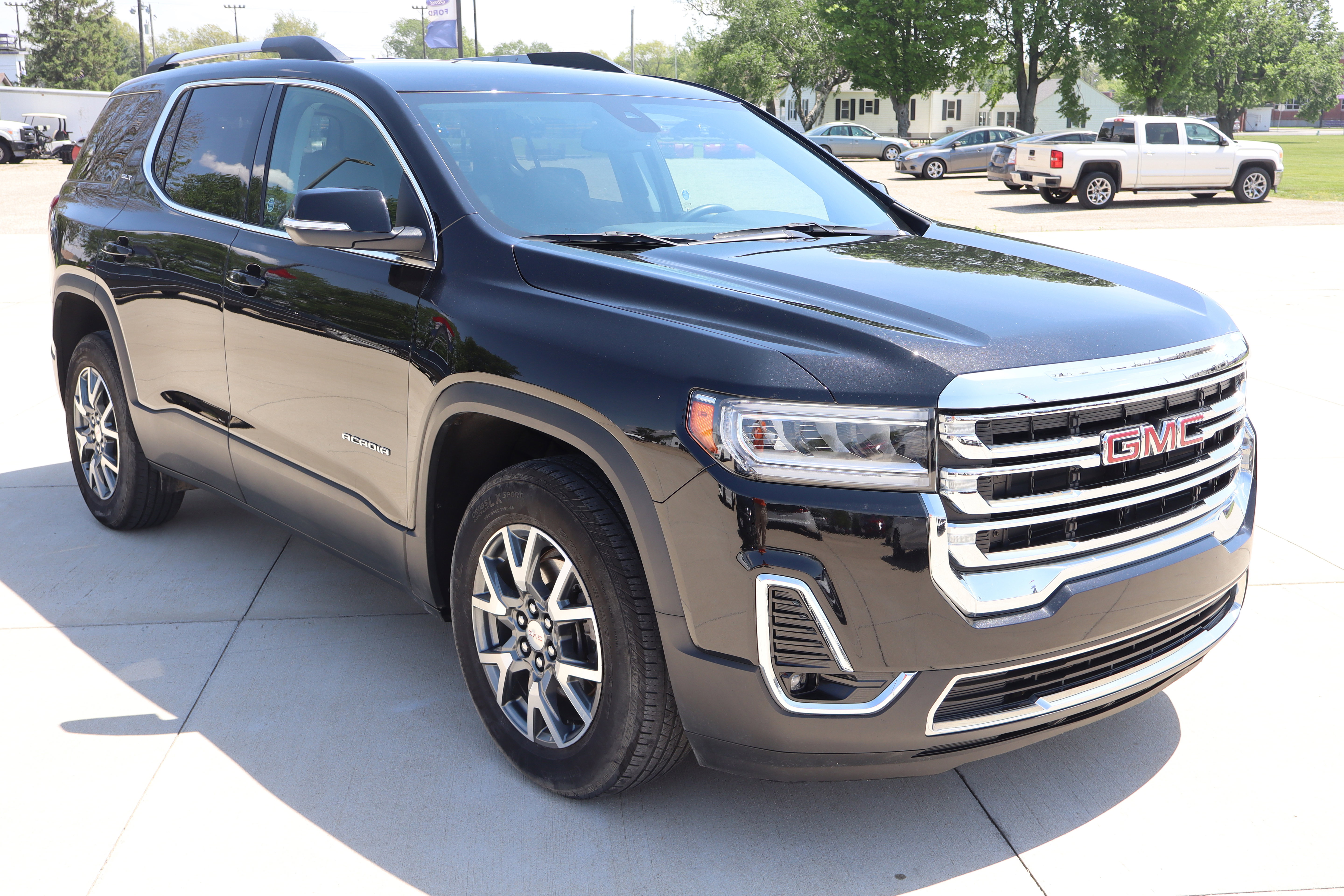 Used 2023 GMC Acadia SLT w/ Preferred Package AWD/4WD image 4