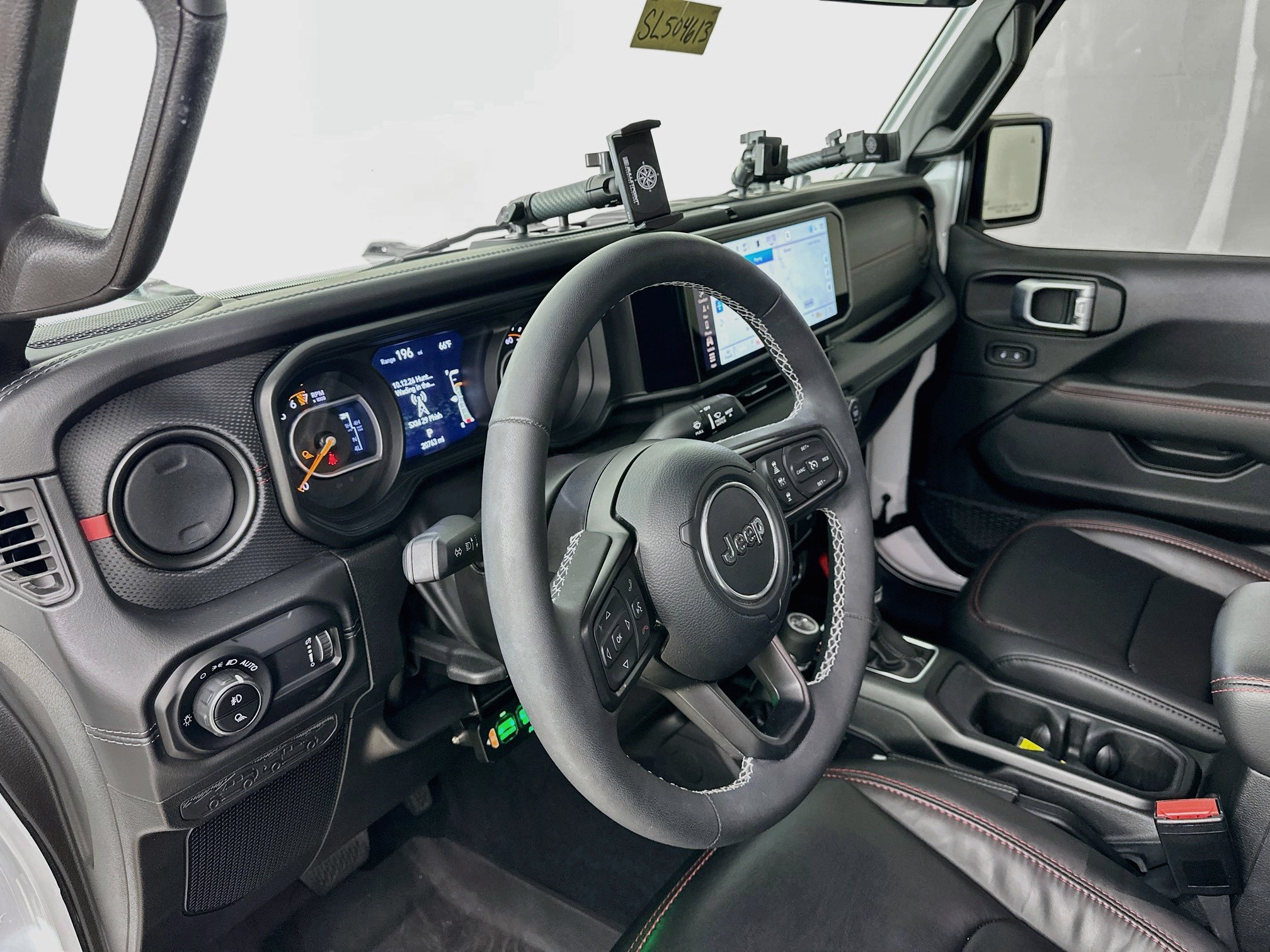 Used 2025 Jeep Gladiator Rubicon AWD/4WD image 9