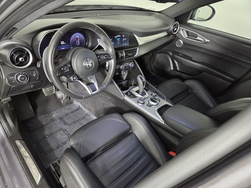 Used 2024 Alfa Romeo Giulia Veloce image 14