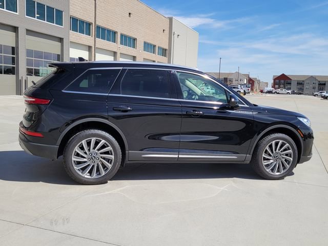 Certified 2024 Lincoln Corsair Reserve w/ Equipment Group 201A image 2