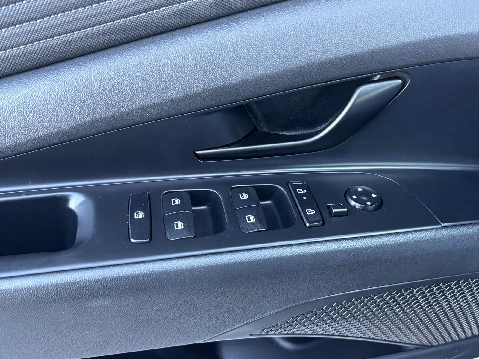 Certified 2025 Hyundai Elantra Sport image 16