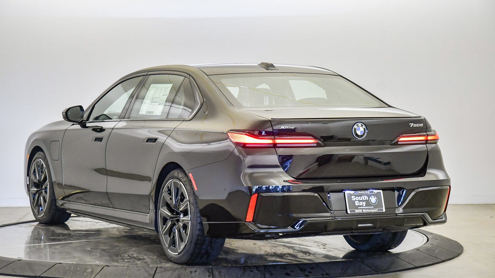 New 2026 BMW 750e xDrive AWD/4WD image 2