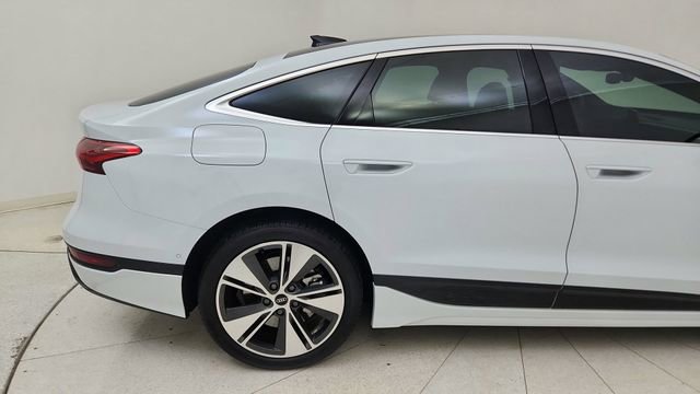 Used 2025 Audi A6 e-tron Premium w/ Convenience Package image 12