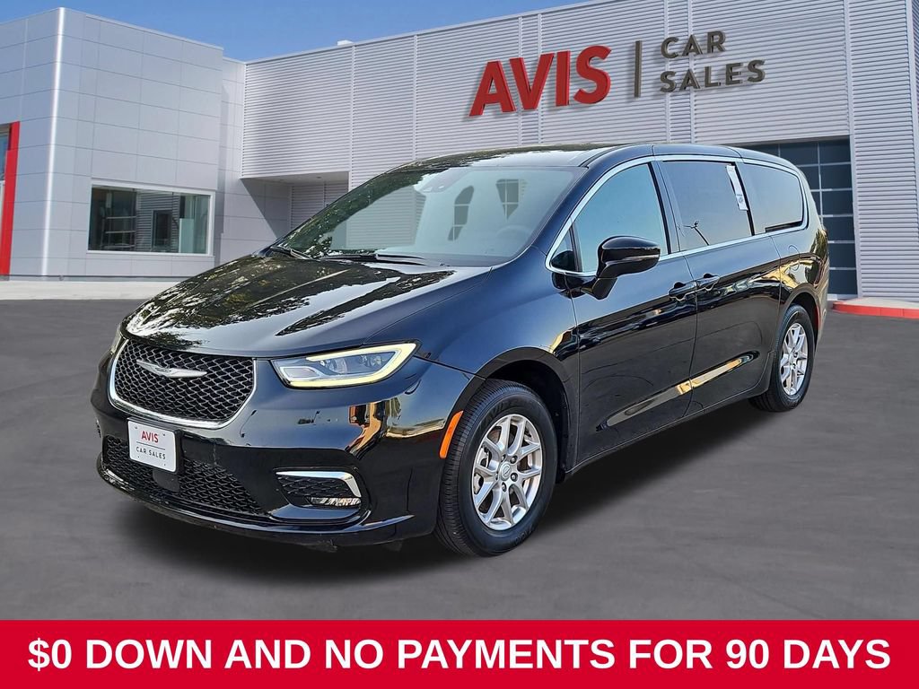 Used 2025 Chrysler Pacifica Select