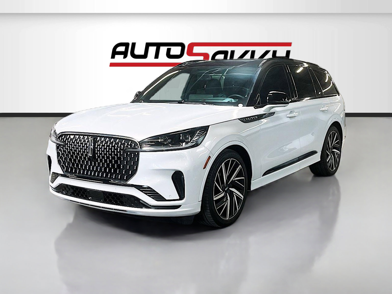 Used 2025 Lincoln Aviator Black Label w/ Black Label Special Edition AWD/4WD image 3