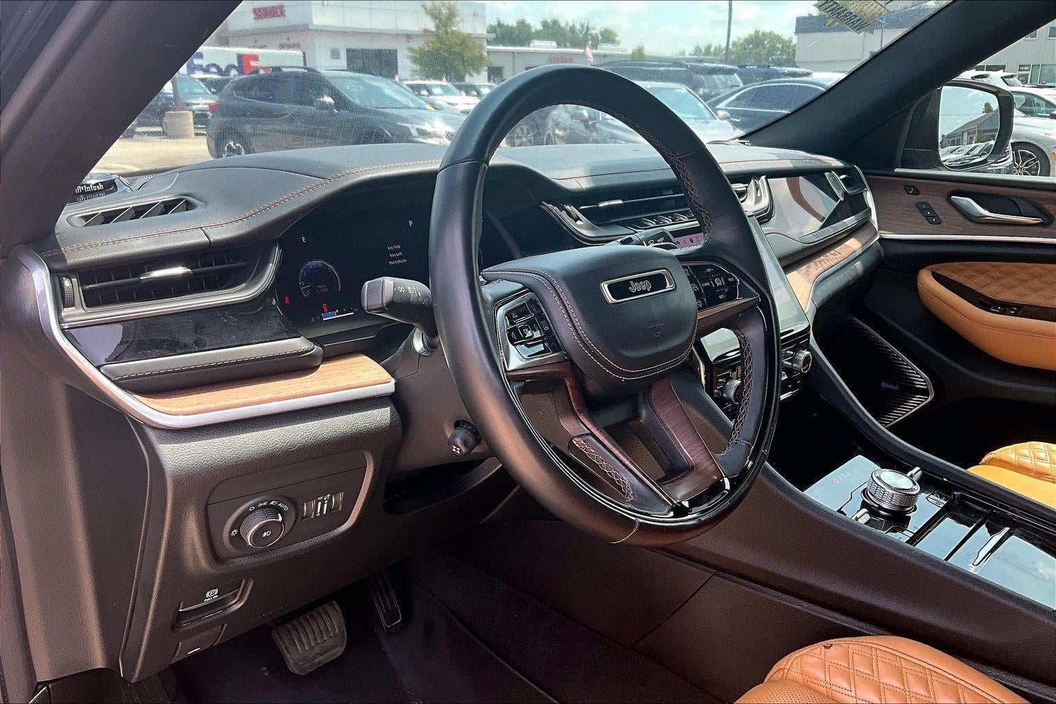 Used 2022 Jeep Grand Cherokee Summit w/ Adv Protech Group IV AWD/4WD image 16