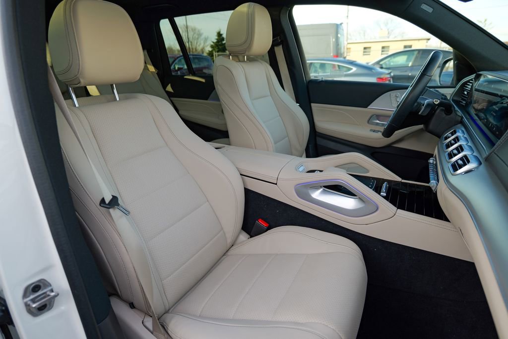 Used 2025 Mercedes-Benz GLS 450 4MATIC image 43