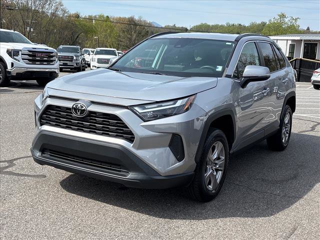 Used 2023 Toyota RAV4 XLE AWD/4WD image 4