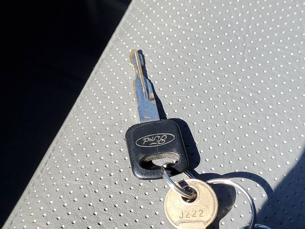 Used 2008 Ford E-350 and Econoline 350 Super Duty RWD image 19