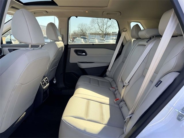 Used 2023 Nissan Rogue SV w/ SV Premium B Package image 13