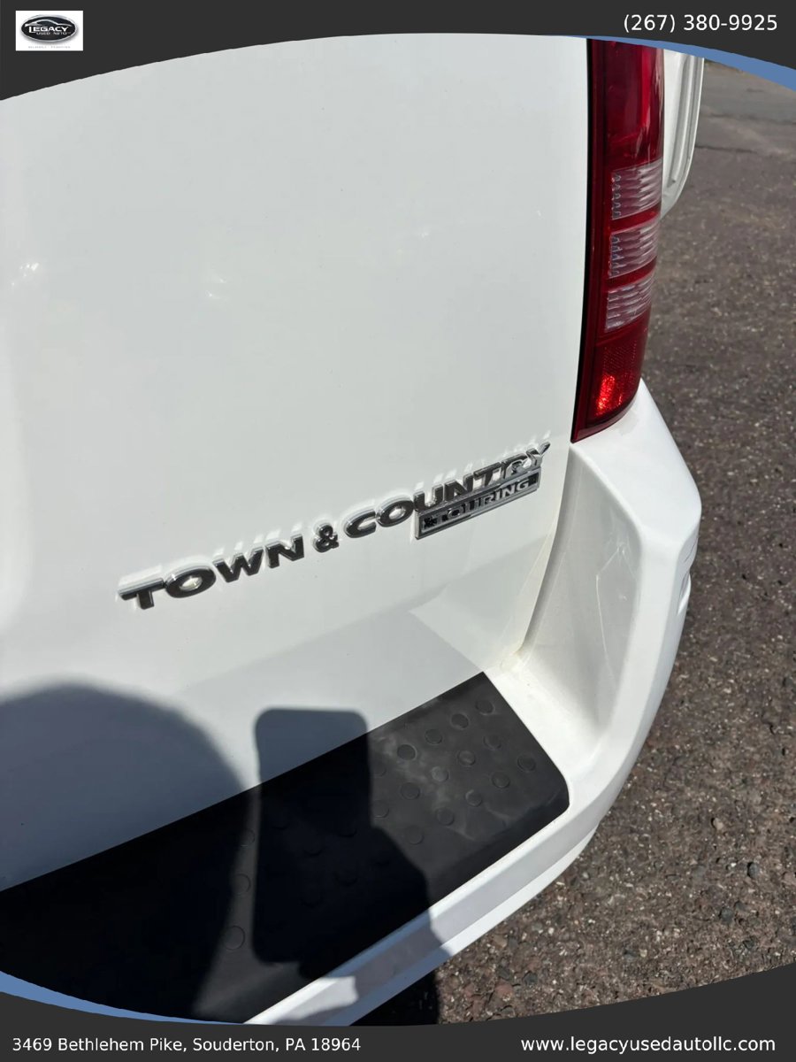 Used 2010 Chrysler Town & Country Touring FWD image 50