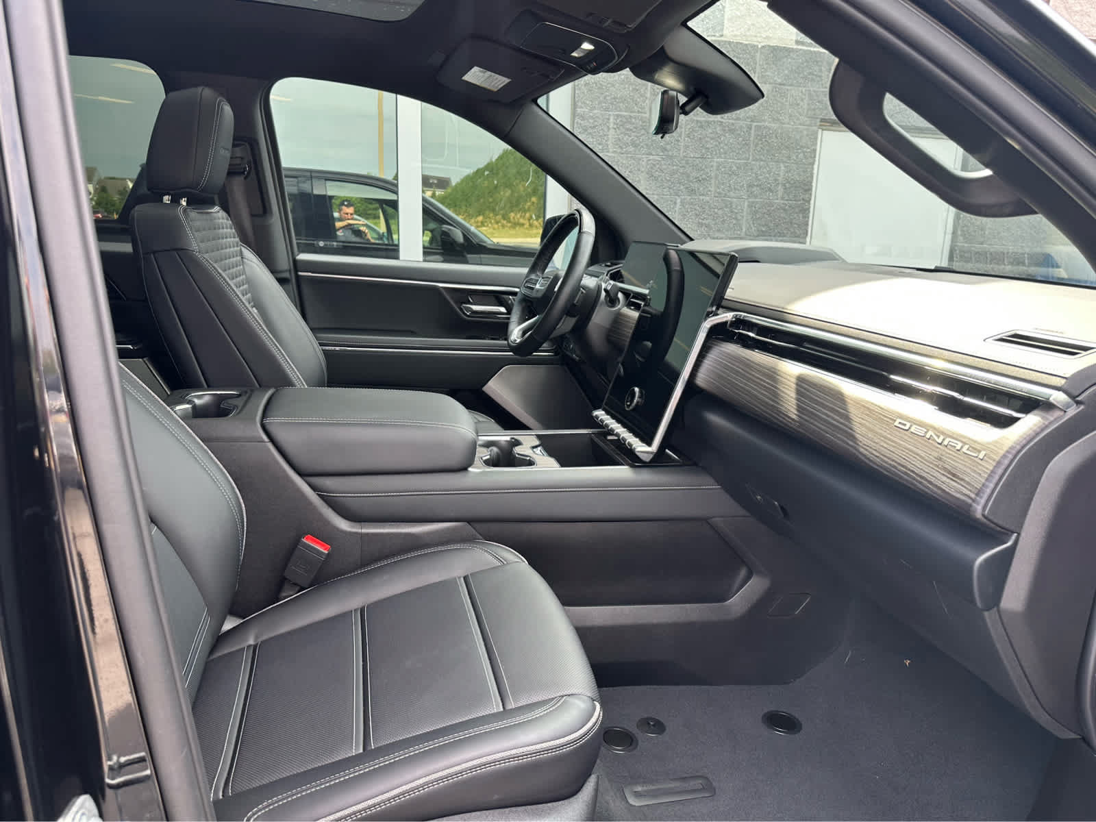 Used 2025 GMC Sierra EV Denali AWD/4WD image 16
