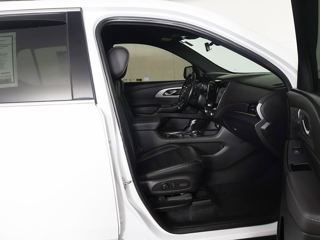 Used 2023 Chevrolet Traverse LT image 28