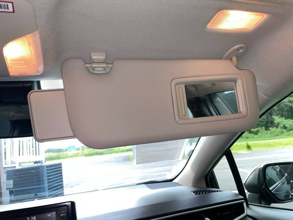 Used 2020 Toyota Corolla LE FWD image 29