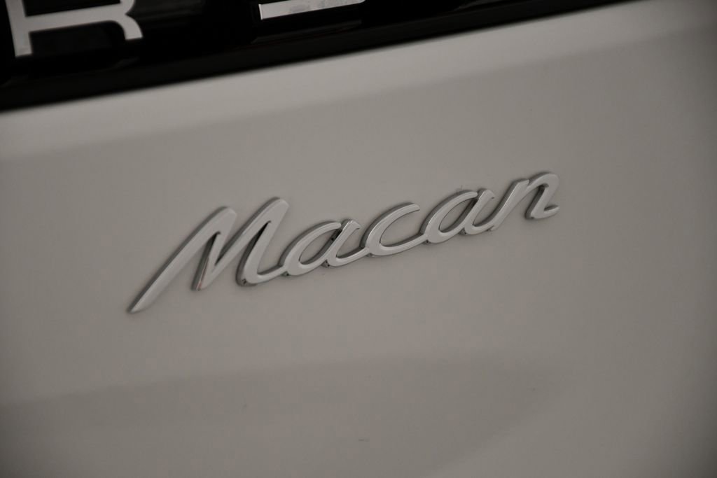 Certified 2025 Porsche Macan image 11