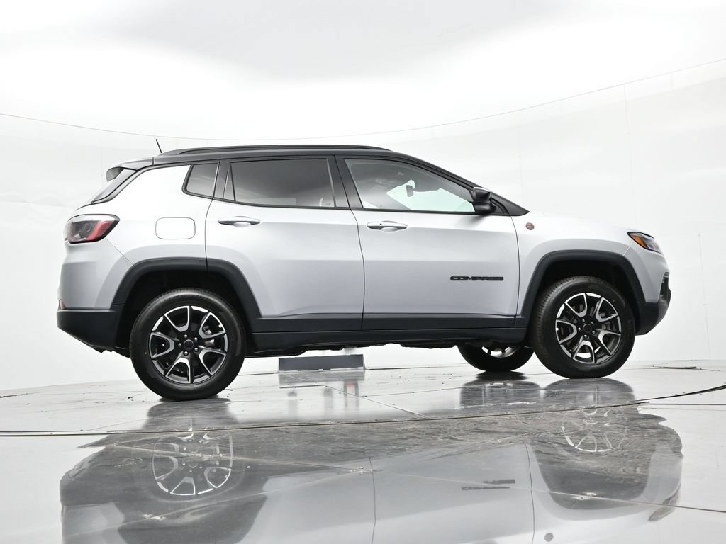 Used 2025 Jeep Compass Trailhawk AWD/4WD image 28