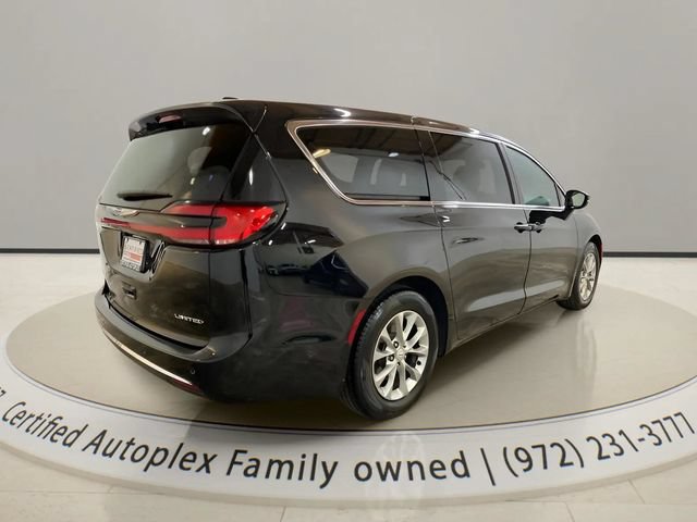 Used 2026 Chrysler Pacifica Limited FWD image 5