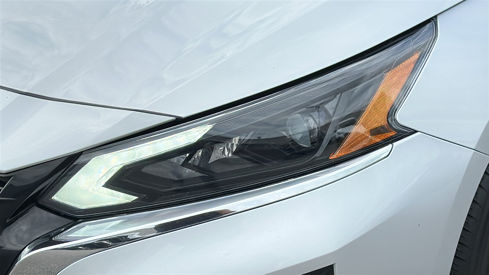 Used 2024 Nissan Altima 2.5 SV FWD image 4