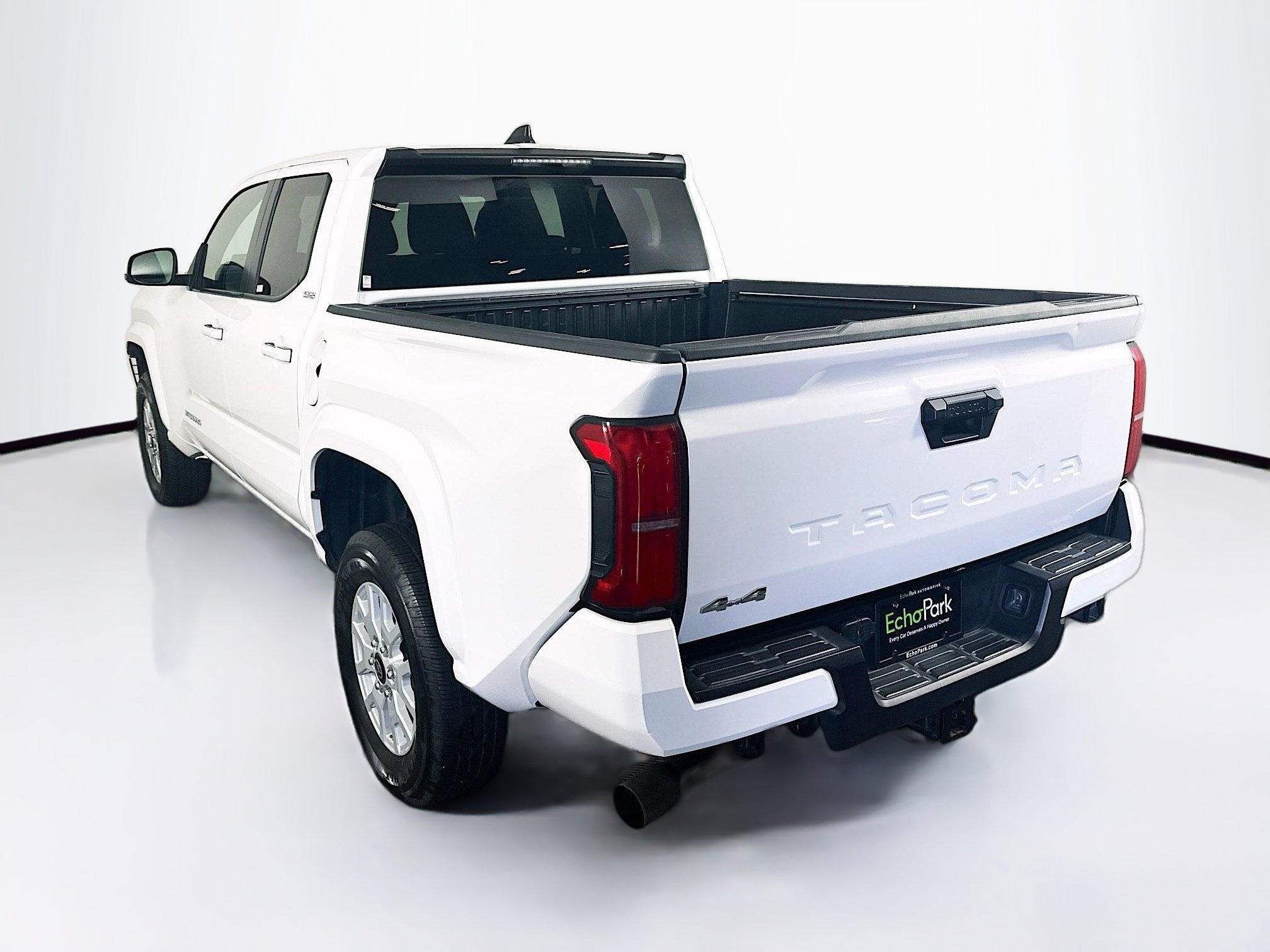 Used 2025 Toyota Tacoma SR5 AWD/4WD image 5