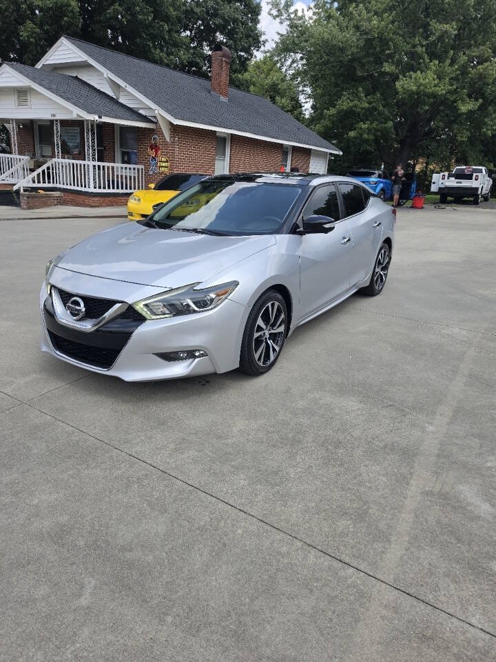 Used 2016 Nissan Maxima Platinum w/ Interior Lighting Package FWD image 2