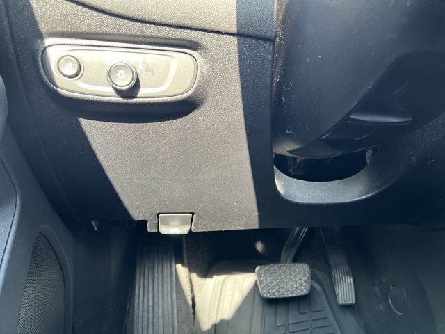 Used 2019 Chevrolet Equinox LT w/ LPO, Hit The Road Package FWD image 18