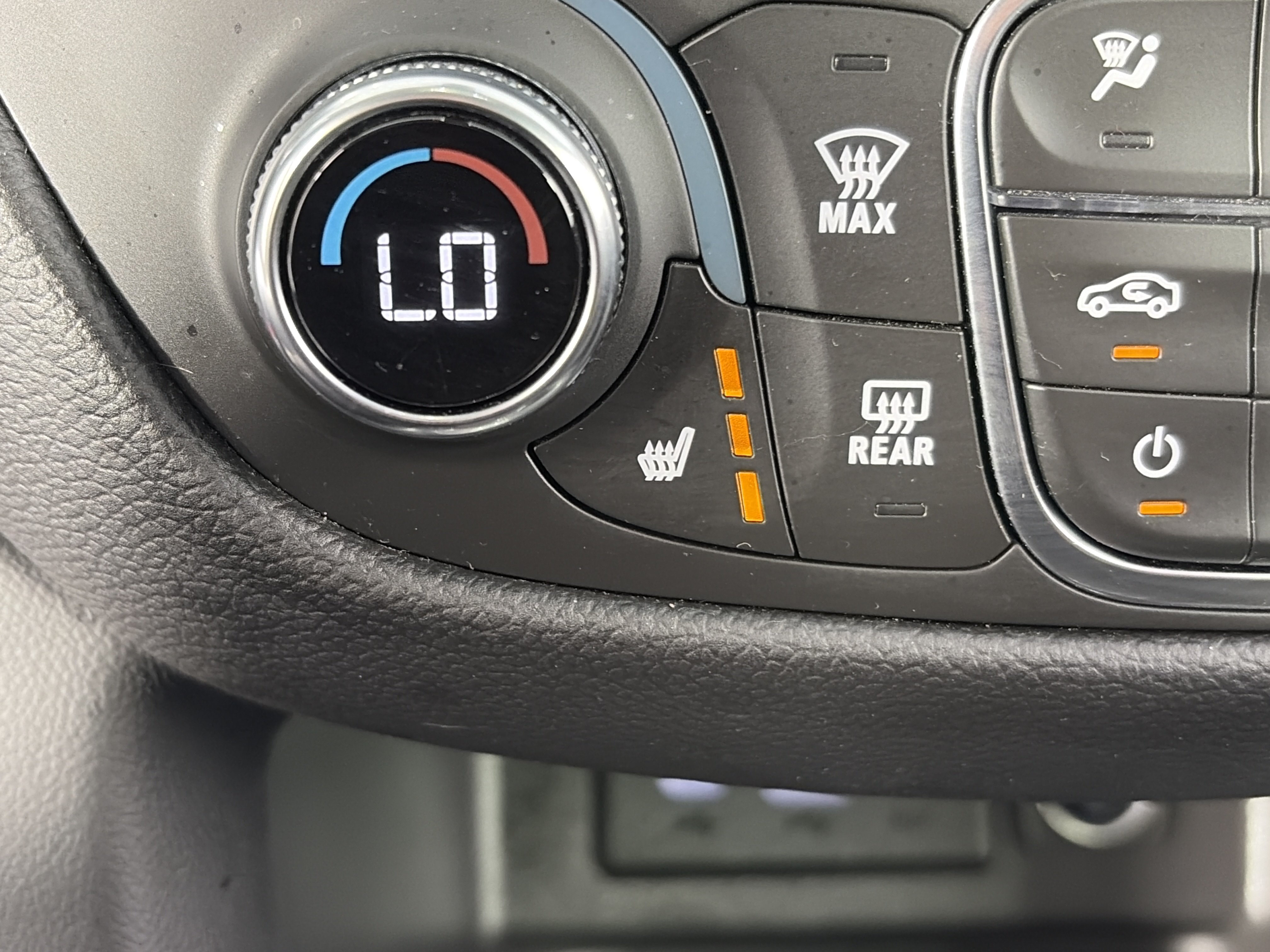 Used 2024 Chevrolet Equinox LT FWD image 24
