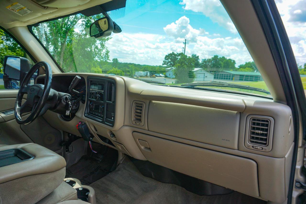 Used 2004 Chevrolet Silverado 2500 LS w/ Heavy-Duty Power Package AWD/4WD image 21