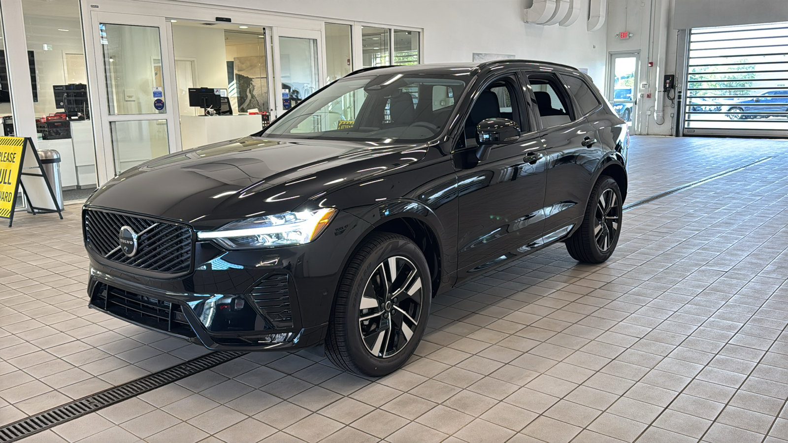 New 2026 Volvo XC60 B5 Plus w/ Climate Package AWD/4WD image 9