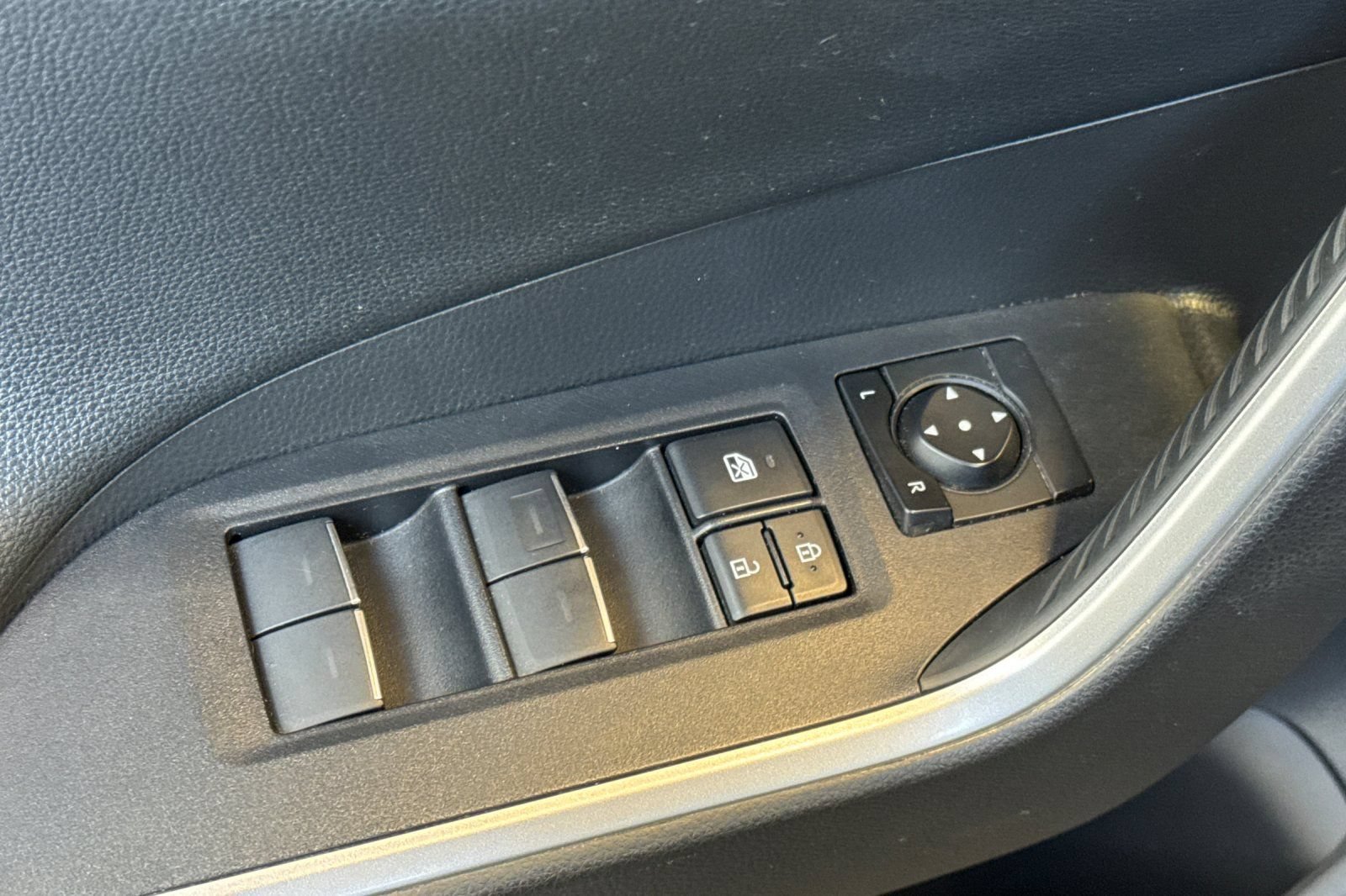 Certified 2023 Toyota RAV4 XSE w/ Weather Package AWD/4WD image 15