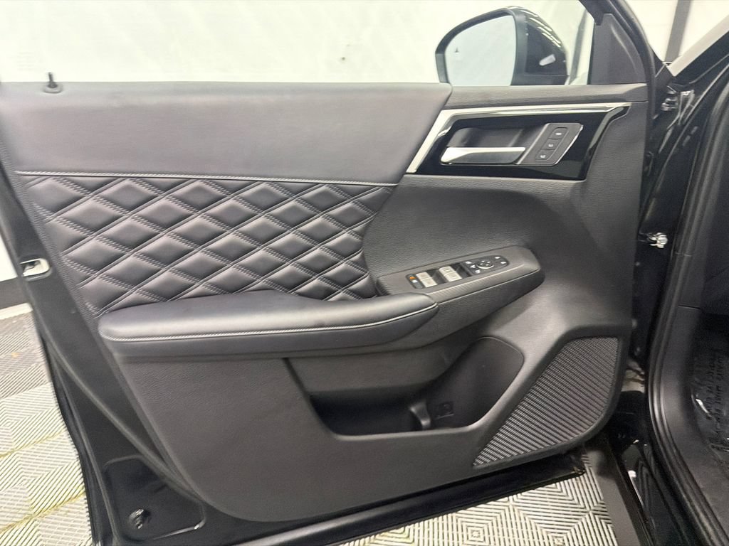 Used 2024 Mitsubishi Outlander SEL FWD image 11