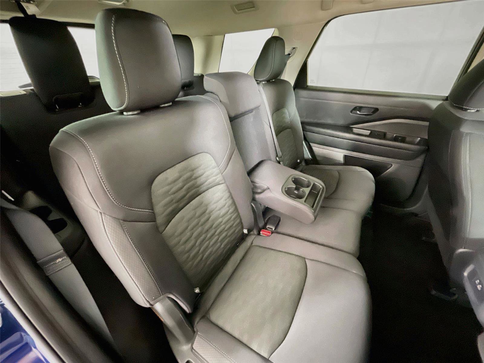 Used 2025 Nissan Pathfinder SV AWD/4WD image 30