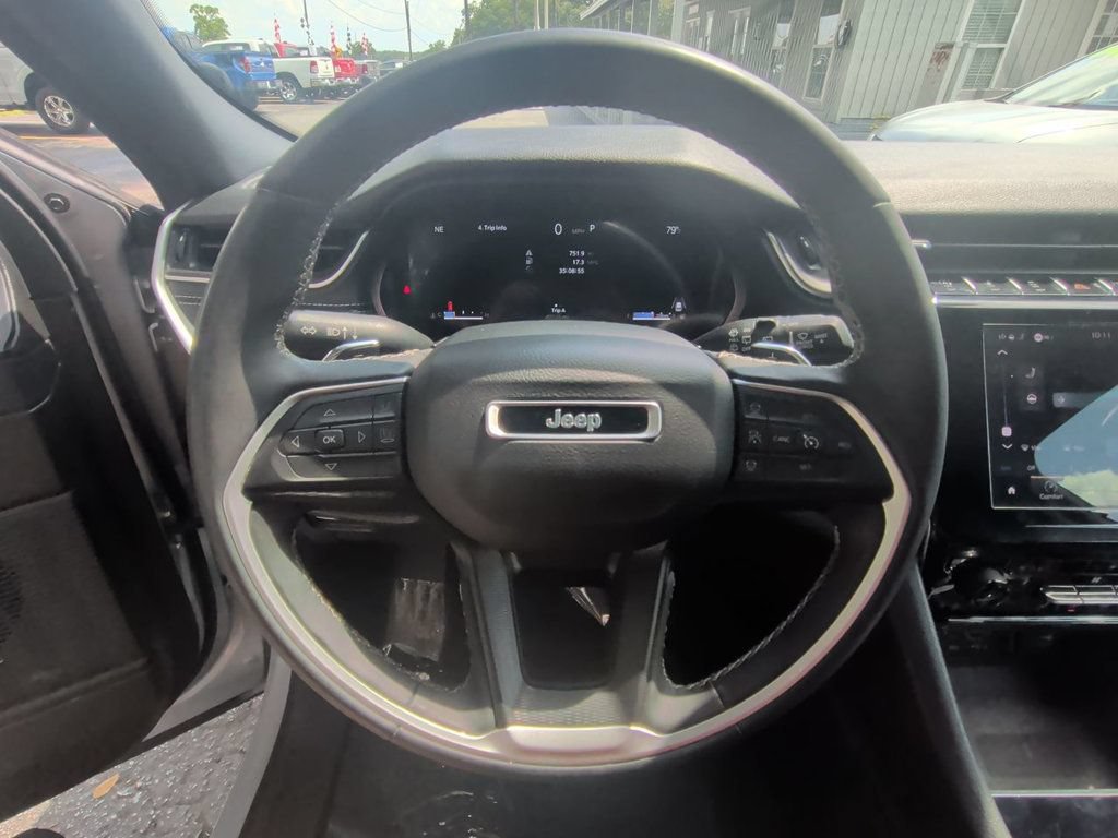 Used 2024 Jeep Grand Cherokee Altitude AWD/4WD image 15